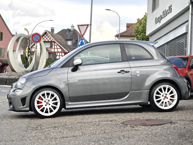 Fiat 595 Abarth 1.4 T-Jet 180 Esseesse / 70TH Anniversary Edition