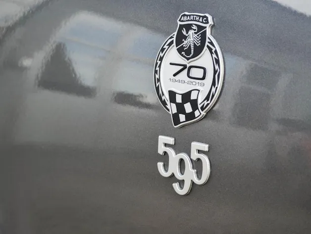 Fiat 595 Abarth 1.4 T-Jet 180 Esseesse / 70TH Anniversary Edition