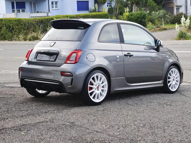 Fiat 595 Abarth 1.4 T-Jet 180 Esseesse / 70TH Anniversary Edition