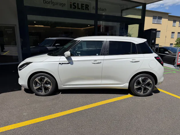 Suzuki Swift 1.2 Sakura Top Hybrid