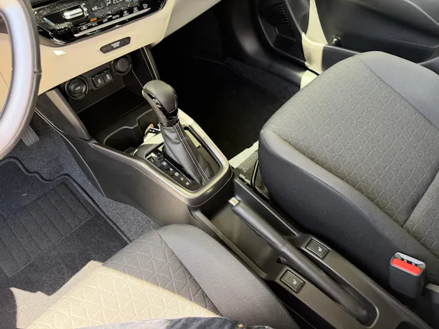 Suzuki Swift 1.2 Sakura Top Hybrid