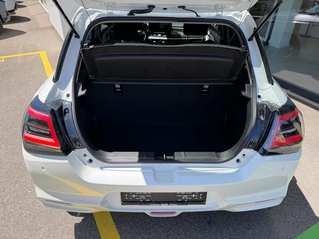 Suzuki Swift 1.2 Sakura Top Hybrid