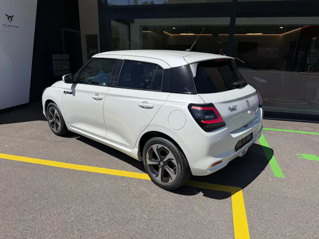 Suzuki Swift 1.2 Sakura Top Hybrid
