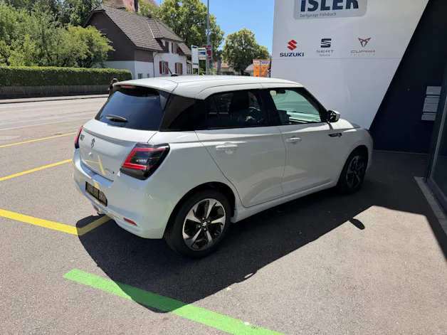Suzuki Swift 1.2 Sakura Top Hybrid