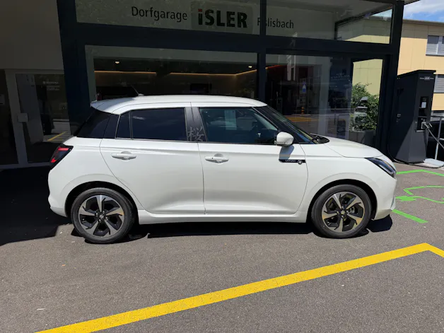 Suzuki Swift 1.2 Sakura Top Hybrid