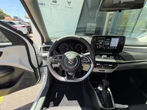 Suzuki Swift 1.2 Sakura Top Hybrid