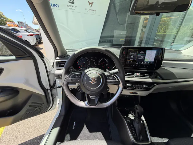 Suzuki Swift 1.2 Sakura Top Hybrid