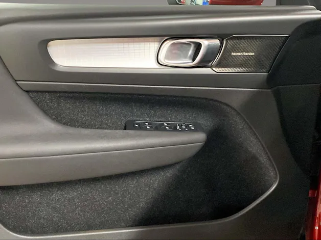 Volvo XC40 2.0 T4 Momentum AWD