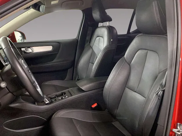 Volvo XC40 2.0 T4 Momentum AWD