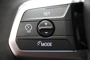 BMW X1 30e xDrive paddles