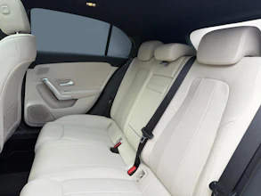 https://vehicle.imgix.net/4366870/2950cd37-999e-43fb-ac5c-e0b101d235a1.jpg
