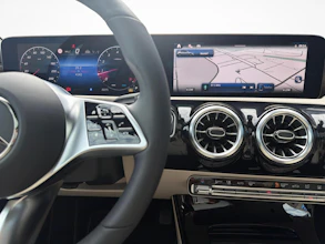 https://vehicle.imgix.net/4366870/9c00a8dd-b68e-497e-8843-4faf5eac02ec.jpg