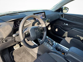 https://vehicle.imgix.net/4366972/c301bc68-e810-4dde-9a82-efd6a8344737.jpg