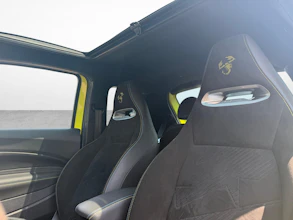 https://vehicle.imgix.net/4366983/1d2b756d-c9c8-414f-bf0e-78da556eaeba.jpg