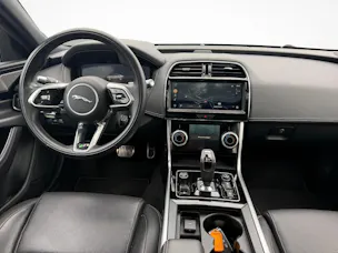 Jaguar XE 2.0 T 300 R-Dynamic Black AWD