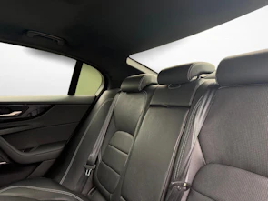 immagine del veicolo JAGUAR XE 2.0 T 300 R-Dynamic Black AWD