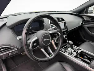 Jaguar XE 2.0 T 300 R-Dynamic Black AWD