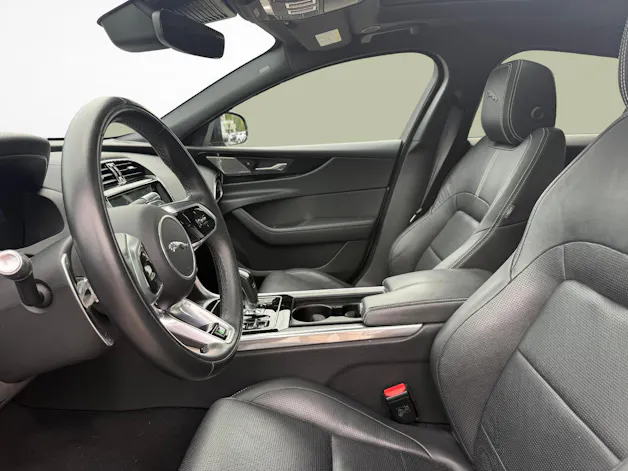 Jaguar XE 2.0 T 300 R-Dynamic Black AWD