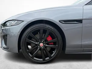 Jaguar XE 2.0 T 300 R-Dynamic Black AWD