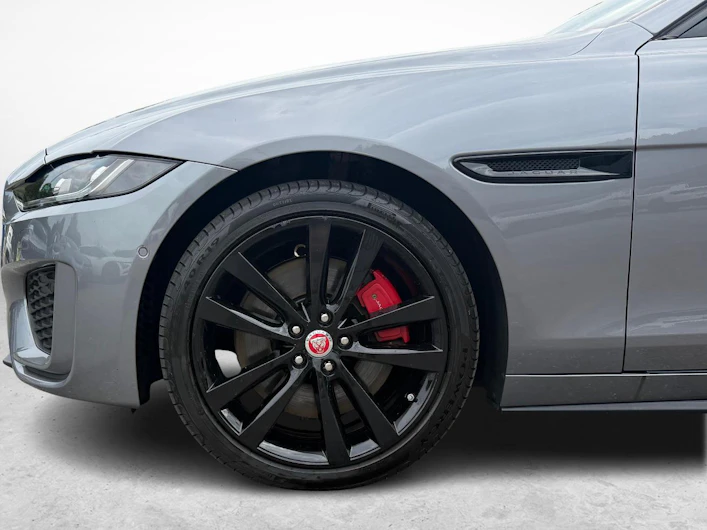 immagine del veicolo JAGUAR XE