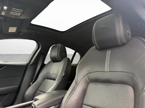 immagine del veicolo JAGUAR XE 2.0 T 300 R-Dynamic Black AWD