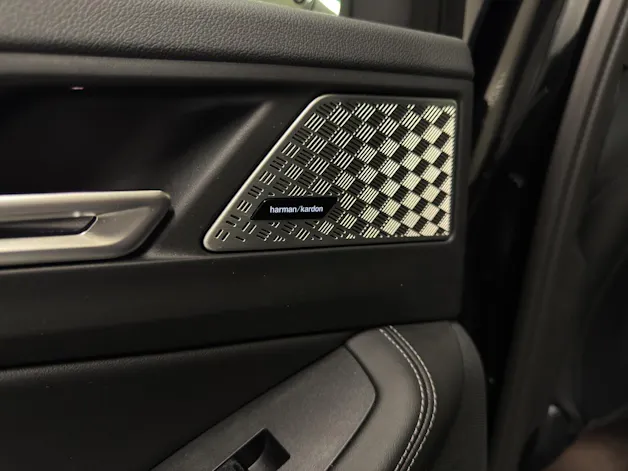BMW 225e xDrive paddles Active Tourer