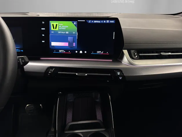 BMW 225e xDrive paddles Active Tourer