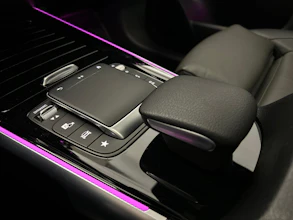 https://vehicle.imgix.net/4367161/2dd0700a-1ee9-4bd9-9332-483bf3fb87f7.jpg