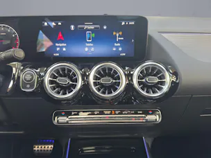 Mercedes-Benz GLA 250 Swiss Star AMG Line 4matic