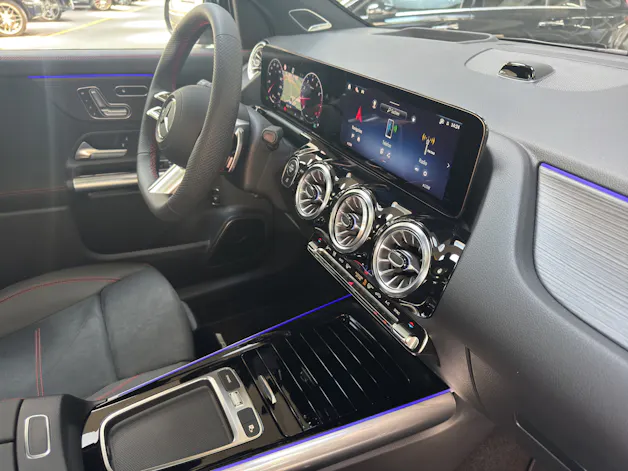 Mercedes-Benz GLA 250 Swiss Star AMG Line 4matic