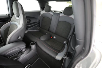 https://vehicle.imgix.net/4367333/d5d62870-1270-48dd-91fe-12a6cb83341d.jpg