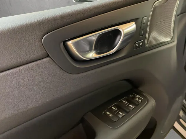 VOLVO XC60 2.0 T8 TE Ultra Dark eAWD