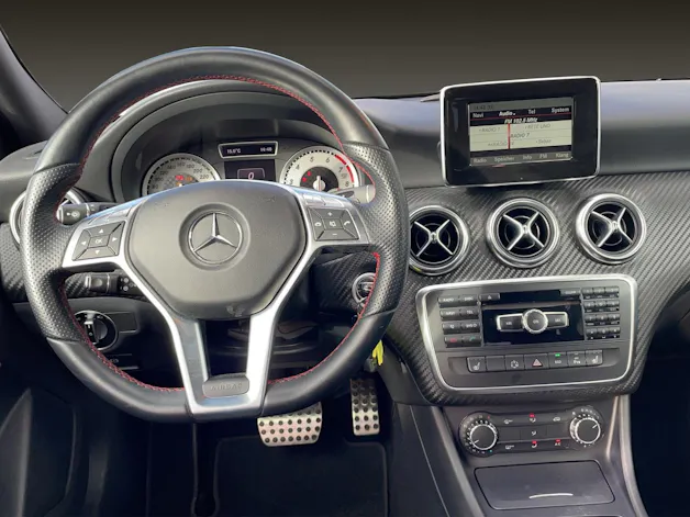 Mercedes-Benz A-Klasse W176 A 250 AMG Line 4m
