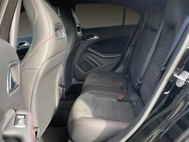Mercedes-Benz A-Klasse W176 A 250 AMG Line 4m