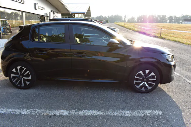 PEUGEOT 208 Elektrik 100 kW Style
