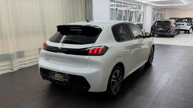 Peugeot 208 1.2 PureTech Allure EAT8