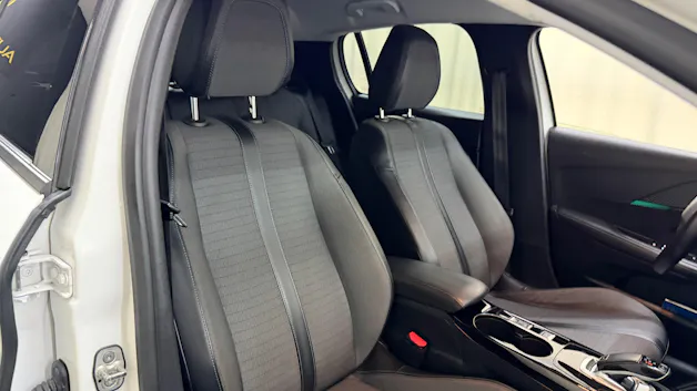 Peugeot 208 1.2 PureTech Allure EAT8