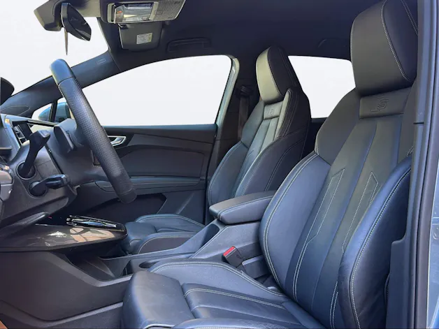 AUDI Q4 e-tron 50 quattro