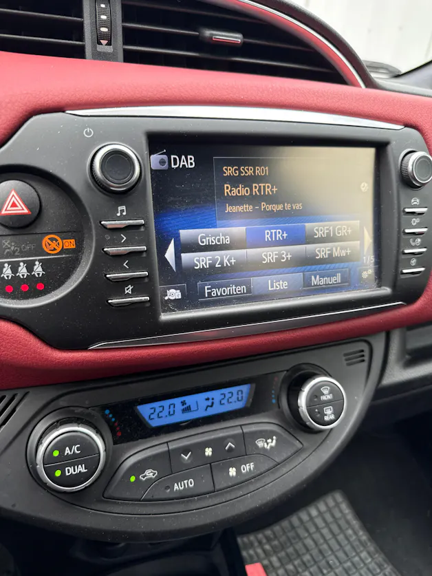Toyota Yaris 1.5 Style EDITION *1. HAND * CH-FZ* DAB*KAMERA*