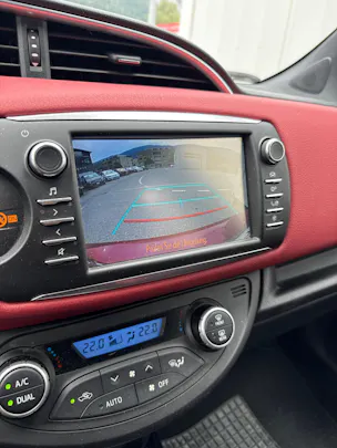Toyota Yaris 1.5 Style EDITION *1. HAND * CH-FZ* DAB*KAMERA*FRISCH AB MFK*