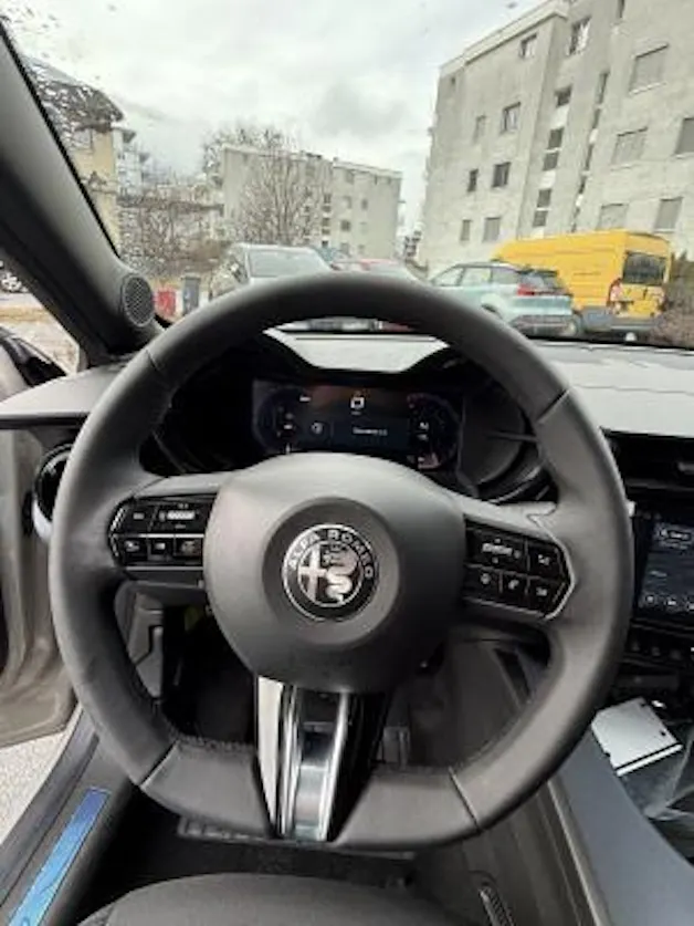 Alfa Romeo Junior 1.2 Hybrid Q4