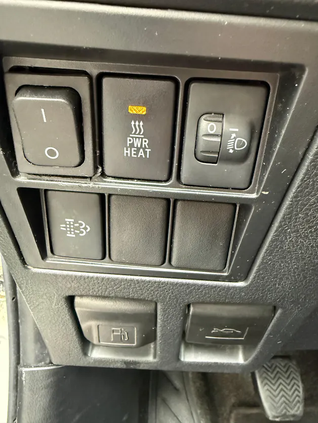 Toyota Hilux 2.4D-4D Comfort Double Cab 4x4 *WERKSGARANTIE * TEMPOMAT* KLIMA*