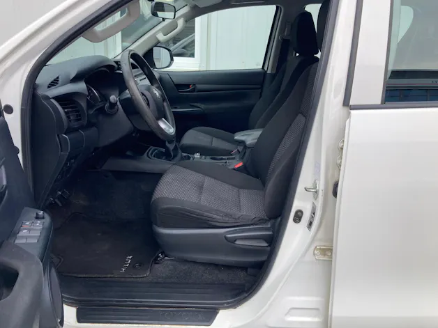 Toyota Hilux 2.4D-4D Comfort Double Cab 4x4 *WERKSGARANTIE * TEMPOMAT* KLIMA*