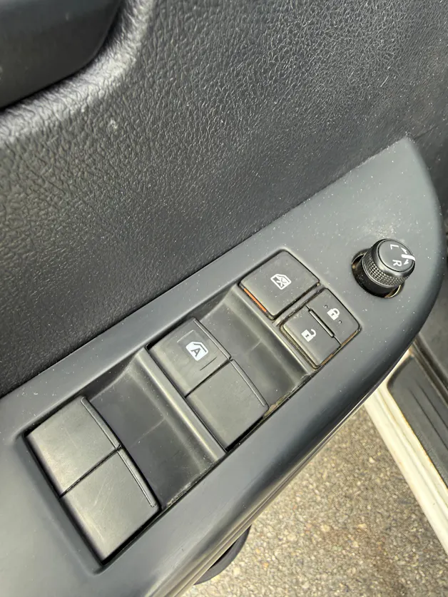 Toyota Hilux 2.4D-4D Comfort Double Cab 4x4 *WERKSGARANTIE * TEMPOMAT* KLIMA*