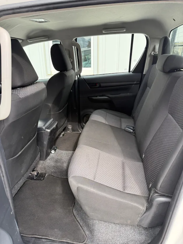 Toyota Hilux 2.4D-4D Comfort Double Cab 4x4 *WERKSGARANTIE * TEMPOMAT* KLIMA*