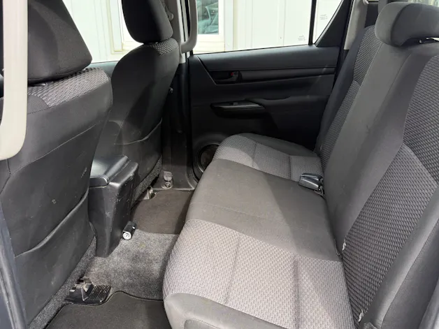 Toyota Hilux 2.4D-4D Comfort Double Cab 4x4 *WERKSGARANTIE * TEMPOMAT* KLIMA*