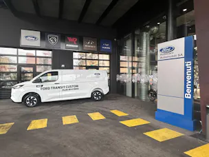 Ford Transit Custom Van PHEV 320 L2H1 Trend Automat