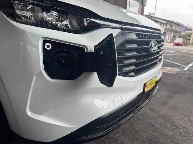 Ford Transit Custom Van PHEV 320 L2H1 Trend Automat