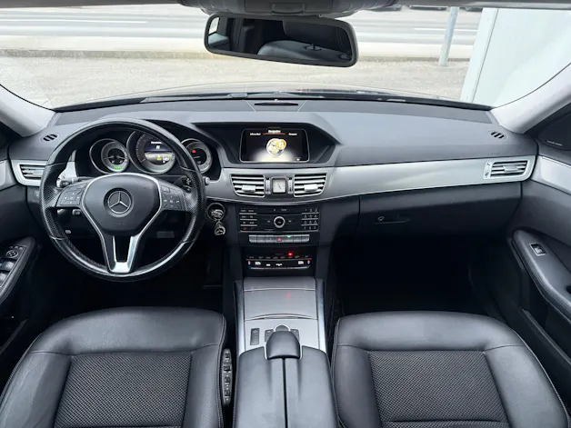 Mercedes-Benz E 250 BlueTEC Avantgarde 4Matic 7G-Tronic
