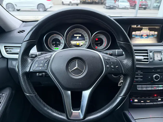 Mercedes-Benz E 250 BlueTEC Avantgarde 4Matic 7G-Tronic